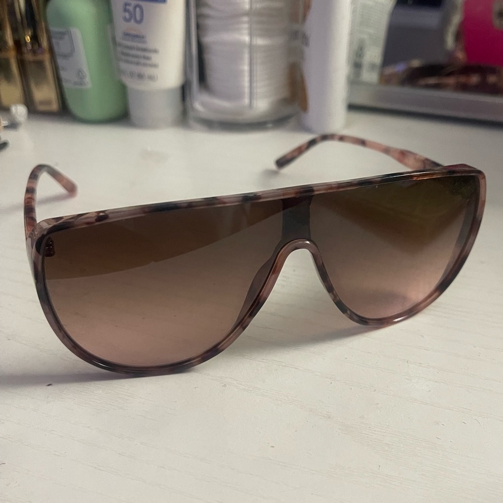 Fashion nova sunglasses never worn 10/10